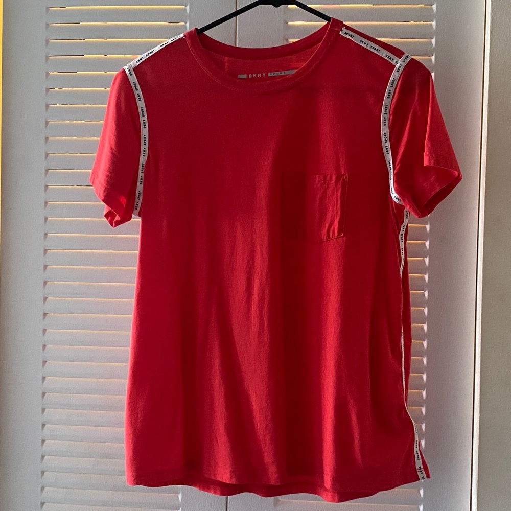 DKNY Sport Red Orange T-Shirt Short Sleeve Front Pocket Size M